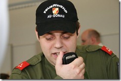 Scheinast Christoph von der FF Au an der  Donau beim Funken in der Einsatzleitstelle