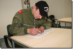 Klemens Huber von der FF Holzleiten beim Ausfüllen des Einsatzprotokolls